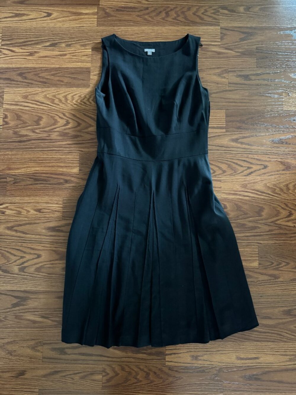 Ann Taylor Women's Black 100% Wool Sleeveless Fit & Flare Pleated Dress Size 10